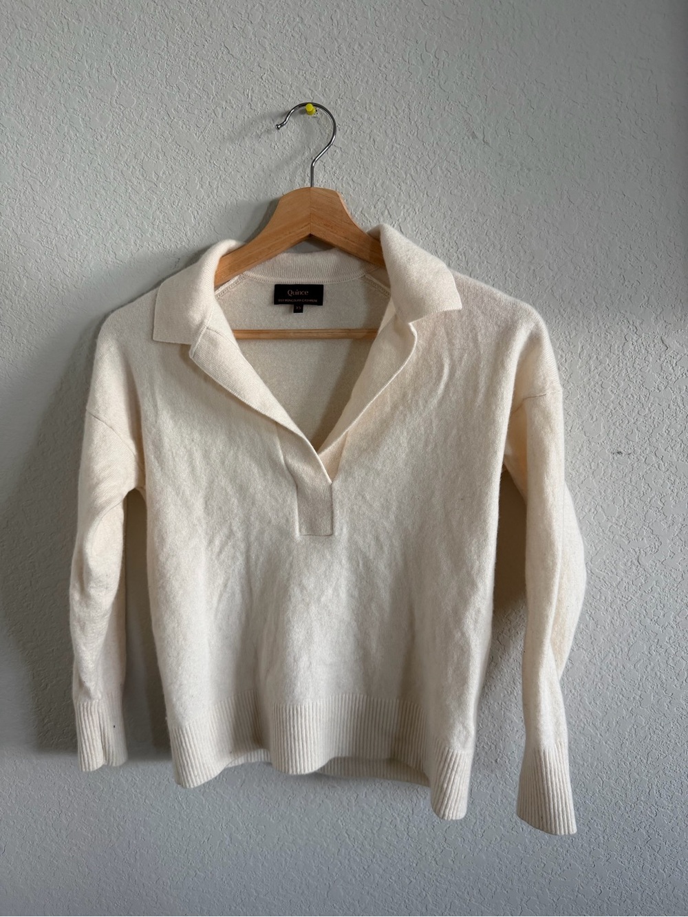 Quince Cream Open Collar V-Neck Knit Sweater 100% cashmere